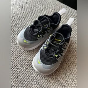 Toddler Nike air max axis 4c